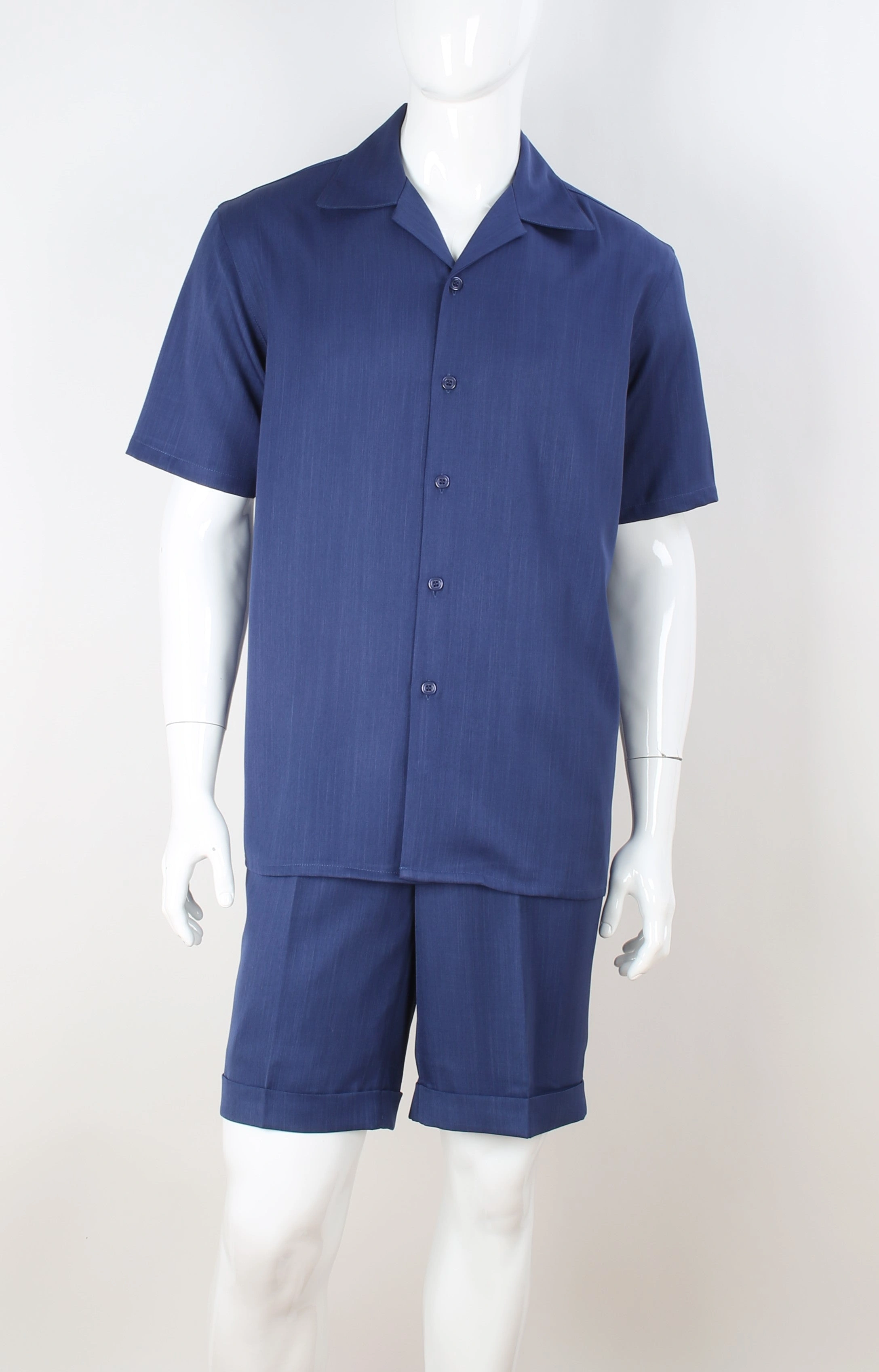 Completo estivo da uomo blu navy: camicia a maniche corte e pantaloncini coordinati, stile diamante regale.
